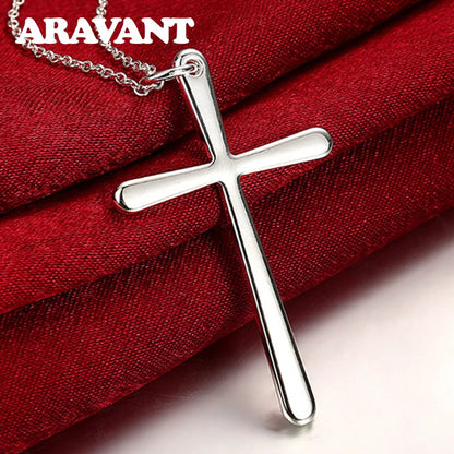 Collar con colgante de cruz de plata