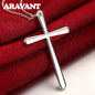 Collar con colgante de cruz de plata