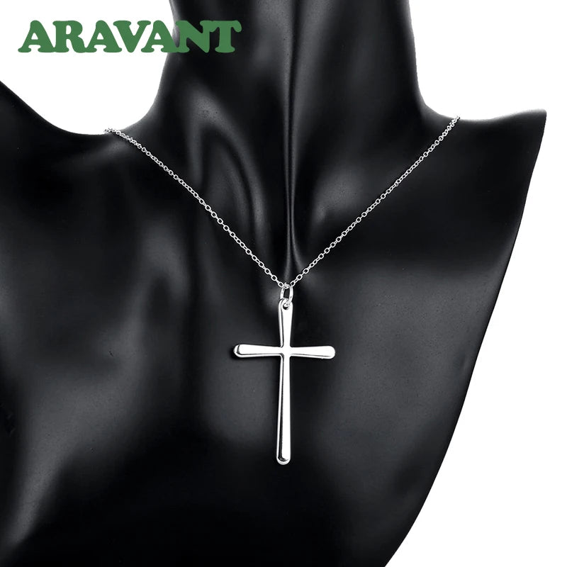 Collar con colgante de cruz de plata