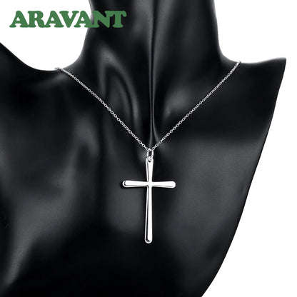 Collar con colgante de cruz de plata
