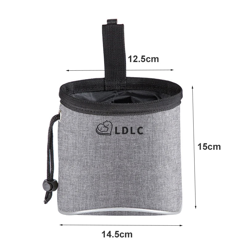 Bolsa de entrenamiento para perros con dispensador de bolsas para excrementos incorporado.