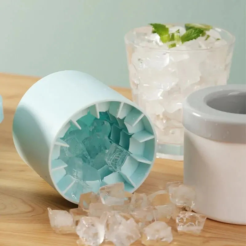 Molde de silicona para cubitos de hielo redondos, hecho en casa, para congelar en el refrigerador.